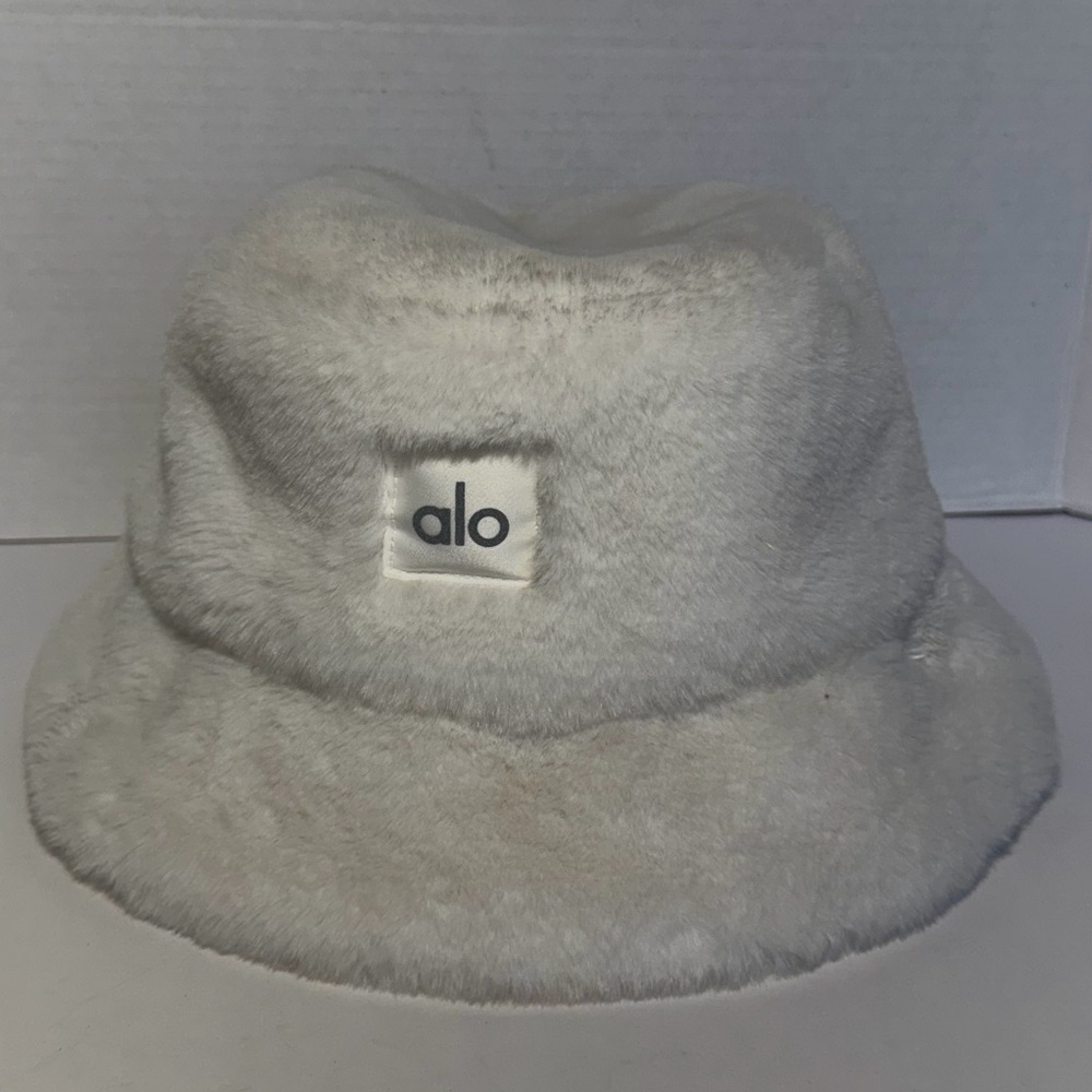 ALO  Faux Fur Ivory Bucket Hat Size M/L *BRAND NEW WITH TAGS*